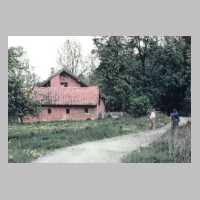 114-1021 Wilkendorf 1992 - Dieses Anwesen steht schraeg gegenueber der Schule, dorfeinwaerts.JPG
